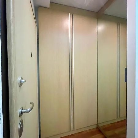 Apartment E's Tirana
