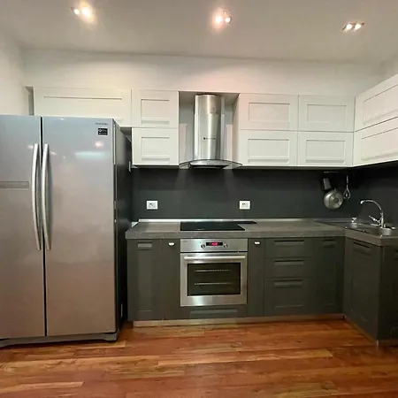 Apartment E's